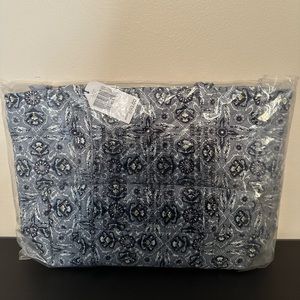 New Vera Bradley Plaza Tile – Small Vera Tote everyday purse